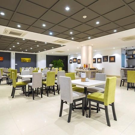 Capital O 1200 Salem Riverside Hotel Đà Nẵng Ngoại thất bức ảnh