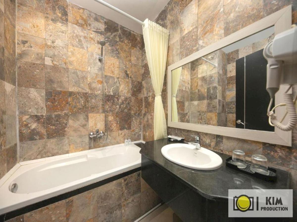 Capital O 1200 Salem Riverside Hotel Đà Nẵng Ngoại thất bức ảnh